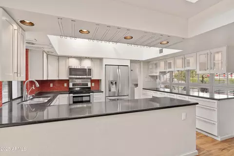 111 E Linger Ln, Phoenix, AZ 85020 photo 14