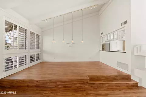 111 E Linger Ln, Phoenix, AZ 85020 photo 2