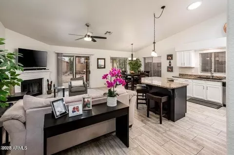 2523 E Taro Ln, Phoenix, AZ 85050 photo 4