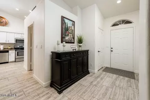 2523 E Taro Ln, Phoenix, AZ 85050 photo 3