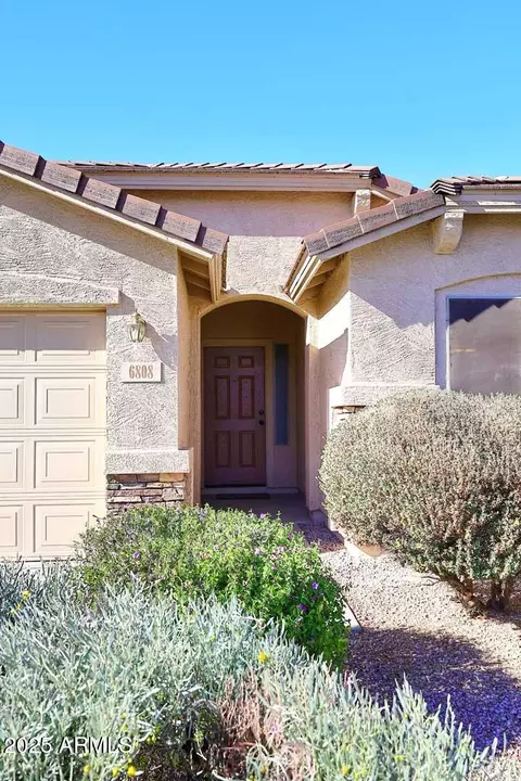 Exterior - 6808 S 36th Dr, Phoenix, AZ 85041 photo 3 of 9