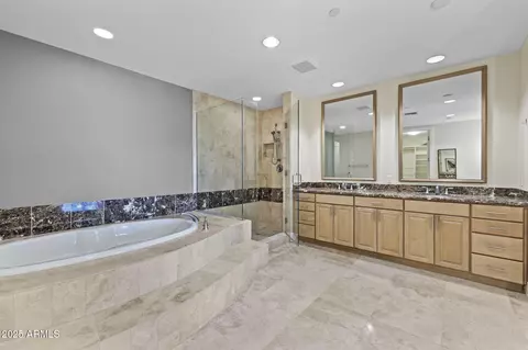 Bath - 2211 E Camelback Rd #201, Phoenix, AZ 85016 photo 2 of 3