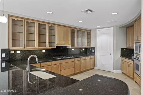Kitchen - 2211 E Camelback Rd #201, Phoenix, AZ 85016 photo 1 of 3