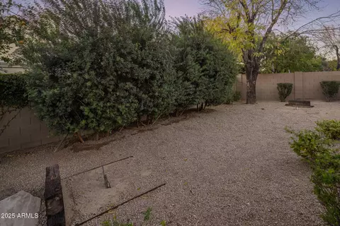 Exterior - 7040 N 1st Ave, Phoenix, AZ 85021 photo 10 of 12