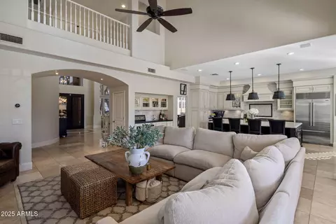 Living - 7040 N 1st Ave, Phoenix, AZ 85021 photo 5 of 6