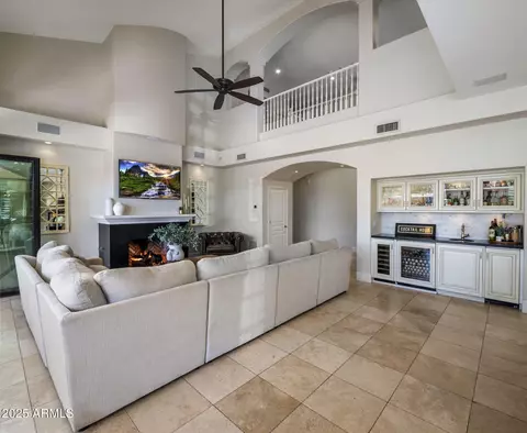 Living - 7040 N 1st Ave, Phoenix, AZ 85021 photo 2 of 6