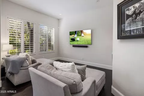 Living - 7040 N 1st Ave, Phoenix, AZ 85021 photo 6 of 6