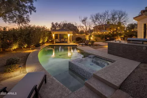 Exterior - 7040 N 1st Ave, Phoenix, AZ 85021 photo 8 of 12