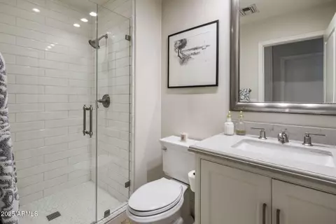 Bath - 7040 N 1st Ave, Phoenix, AZ 85021 photo 4 of 7