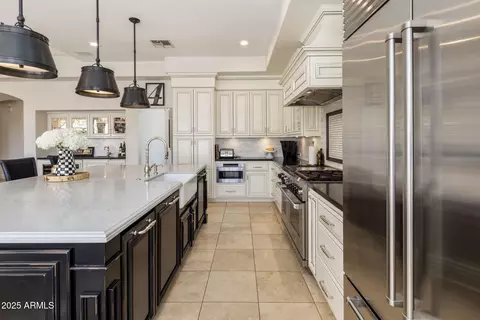 Kitchen - 7040 N 1st Ave, Phoenix, AZ 85021 photo 3 of 3