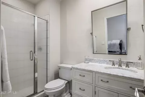 Bath - 7040 N 1st Ave, Phoenix, AZ 85021 photo 7 of 7