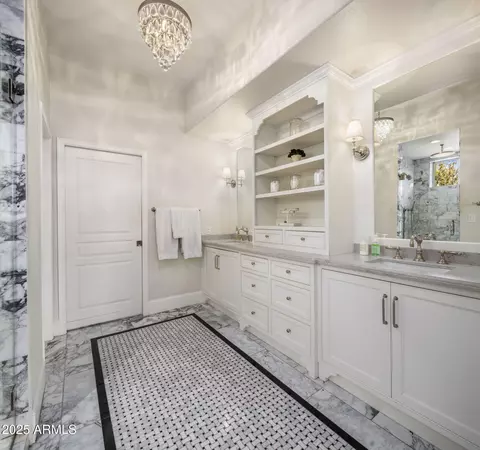 Bath - 7040 N 1st Ave, Phoenix, AZ 85021 photo 1 of 7