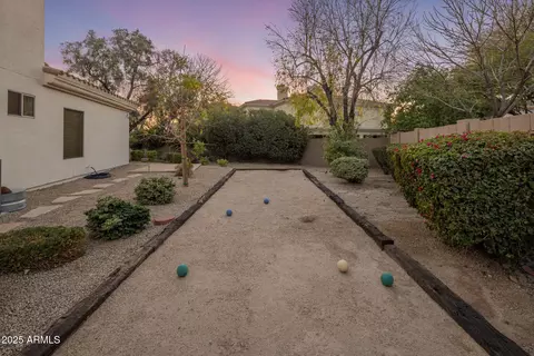 Exterior - 7040 N 1st Ave, Phoenix, AZ 85021 photo 9 of 12