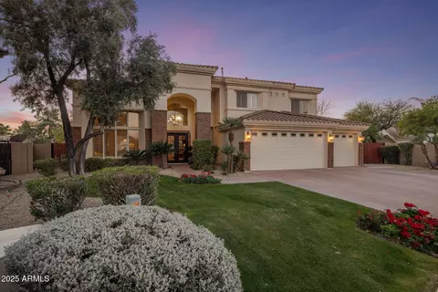 Exterior - 7040 N 1st Ave, Phoenix, AZ 85021 photo 1 of 12