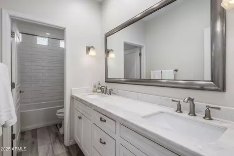 Bath - 7040 N 1st Ave, Phoenix, AZ 85021 photo 5 of 7