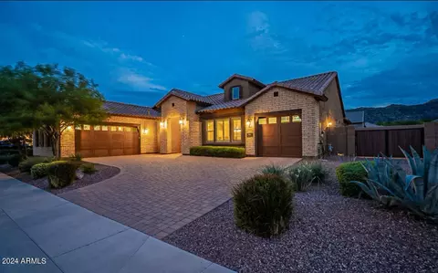 2915 E Constance Way, Phoenix, AZ 85042