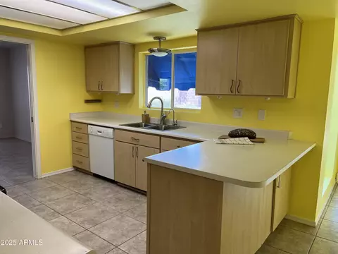 Kitchen - 136 E Boca Raton Rd, Phoenix, AZ 85022 photo 3 of 3