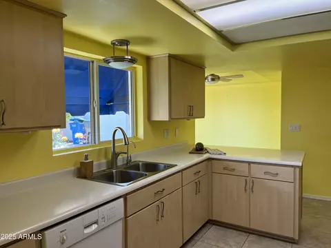 Kitchen - 136 E Boca Raton Rd, Phoenix, AZ 85022 photo 2 of 3