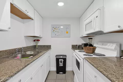 Kitchen - 1404 E Mountain View Rd, Phoenix, AZ 85020 photo 1 of 2