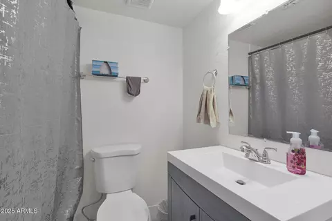 Bath - 1404 E Mountain View Rd, Phoenix, AZ 85020 photo 1 of 1