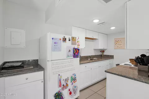 Kitchen - 1404 E Mountain View Rd, Phoenix, AZ 85020 photo 2 of 2