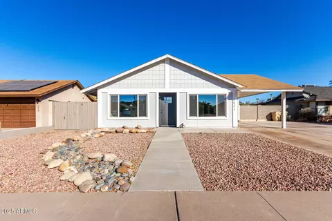 6022 W Mauna Loa Ln, Glendale, AZ 85306