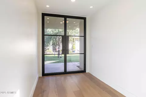 7806 E San Carlos Rd, Scottsdale, AZ 85258
