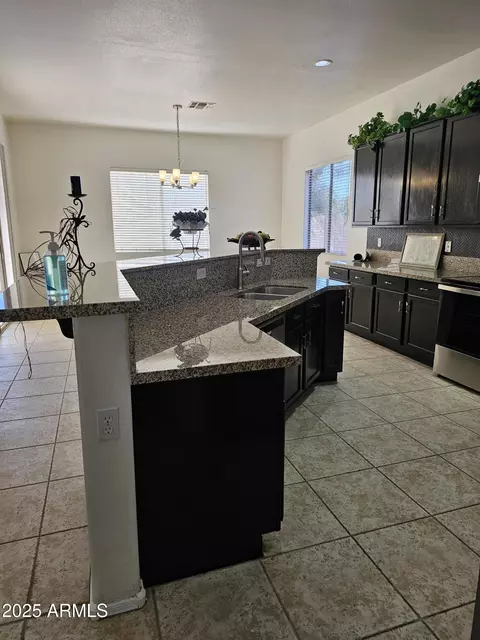 Kitchen - 4072 S Skyline Ct, Gilbert, AZ 85297 photo 7 of 12