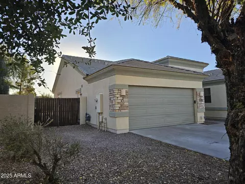 Exterior - 4072 S Skyline Ct, Gilbert, AZ 85297 photo 5 of 9