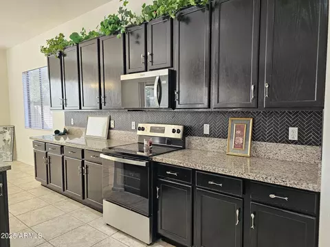 Kitchen - 4072 S Skyline Ct, Gilbert, AZ 85297 photo 1 of 12