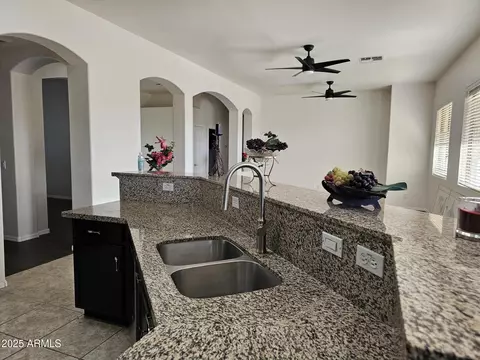 Kitchen - 4072 S Skyline Ct, Gilbert, AZ 85297 photo 9 of 12
