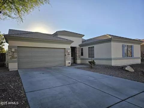 Exterior - 4072 S Skyline Ct, Gilbert, AZ 85297 photo 4 of 9