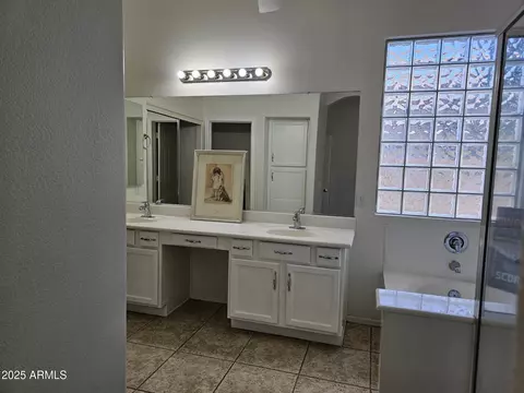 Bath - 4072 S Skyline Ct, Gilbert, AZ 85297 photo 1 of 4