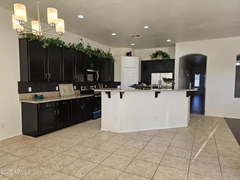 Kitchen - 4072 S Skyline Ct, Gilbert, AZ 85297 photo 12 of 12
