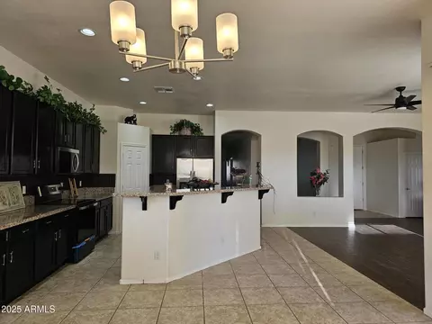 Kitchen - 4072 S Skyline Ct, Gilbert, AZ 85297 photo 11 of 12