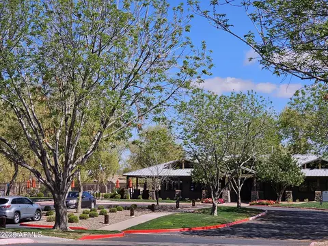 Exterior - 4072 S Skyline Ct, Gilbert, AZ 85297 photo 6 of 9