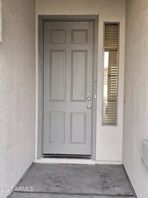 Exterior - 4072 S Skyline Ct, Gilbert, AZ 85297 photo 3 of 9