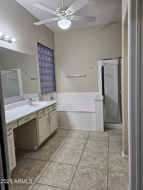 Bath - 4072 S Skyline Ct, Gilbert, AZ 85297 photo 2 of 4