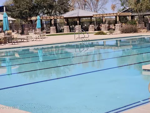 Exterior - 4072 S Skyline Ct, Gilbert, AZ 85297 photo 8 of 9