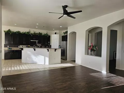 Living - 4072 S Skyline Ct, Gilbert, AZ 85297 photo 7 of 8