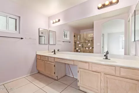 Bath - 1427 E Irwin Ave, Phoenix, AZ 85042 photo 1 of 3