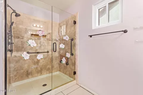 Bath - 1427 E Irwin Ave, Phoenix, AZ 85042 photo 2 of 3