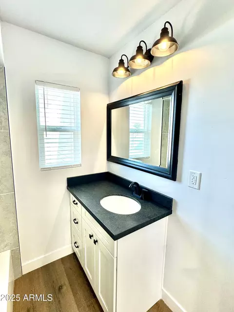 4246 N 11th Pl, Phoenix, AZ 85014 photo 8