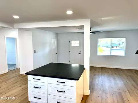 4246 N 11th Pl, Phoenix, AZ 85014 photo 5