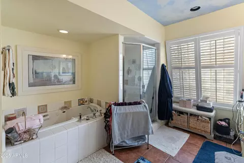 Bath - 5131 N 18th St, Phoenix, AZ 85016 photo 2 of 4