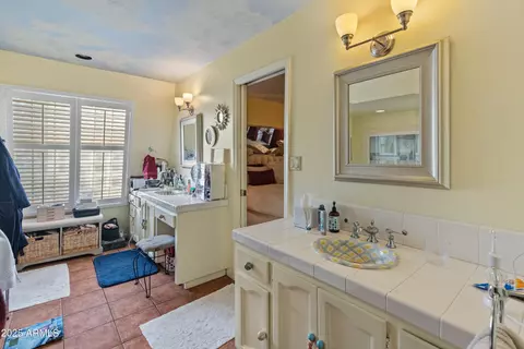 Bath - 5131 N 18th St, Phoenix, AZ 85016 photo 1 of 4