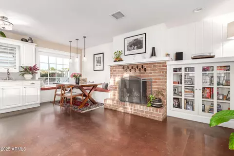 831 E Desert Park Ln, Phoenix, AZ 85020 photo 5