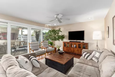 831 E Desert Park Ln, Phoenix, AZ 85020 photo 4