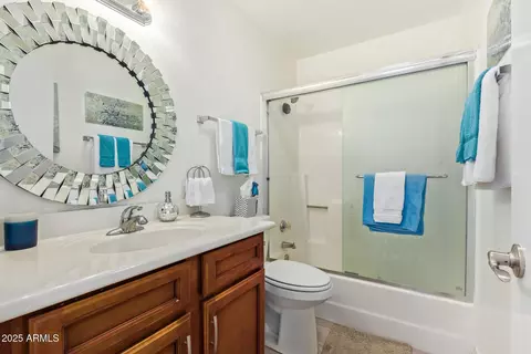 Bath - 1758 E Sandra Ter, Phoenix, AZ 85022 photo 1 of 2