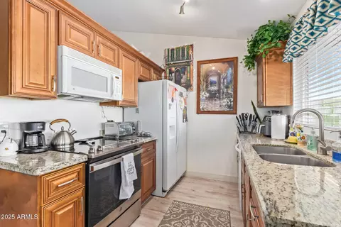Kitchen - 1758 E Sandra Ter, Phoenix, AZ 85022 photo 1 of 4
